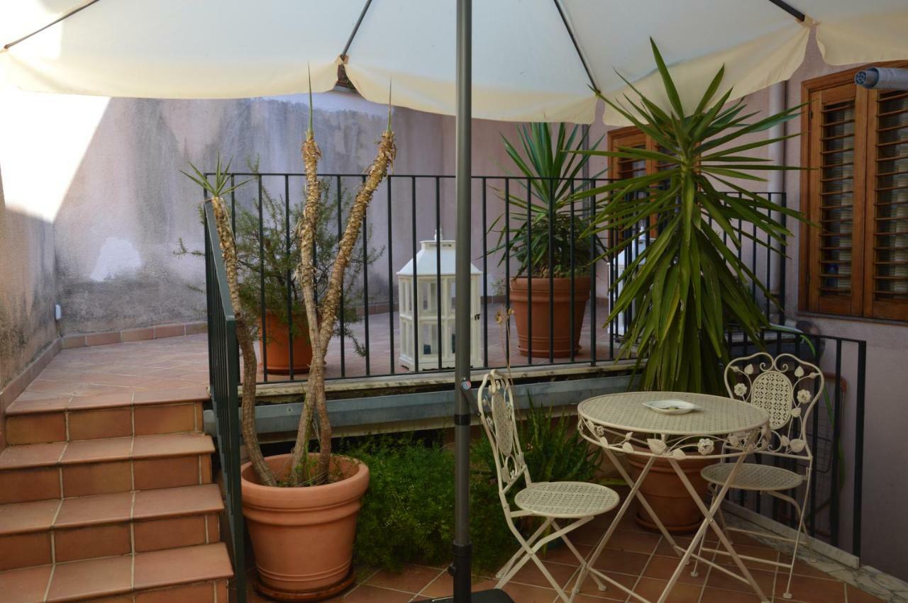 B&B Vicolo del Chiostro Aci SantʼAntonio Exterior foto